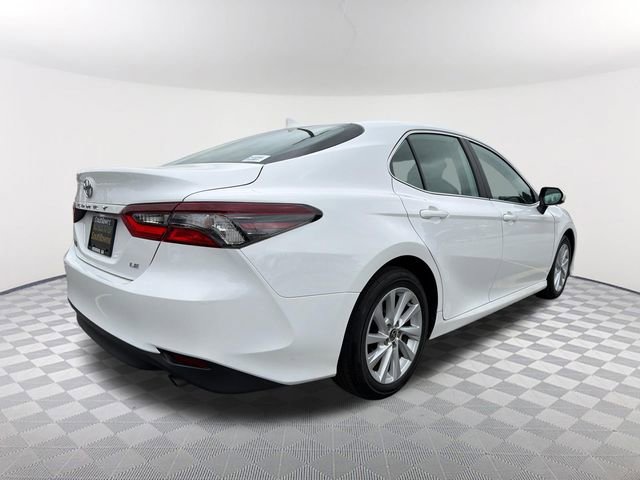 Used 2021 Toyota Camry LE image 5