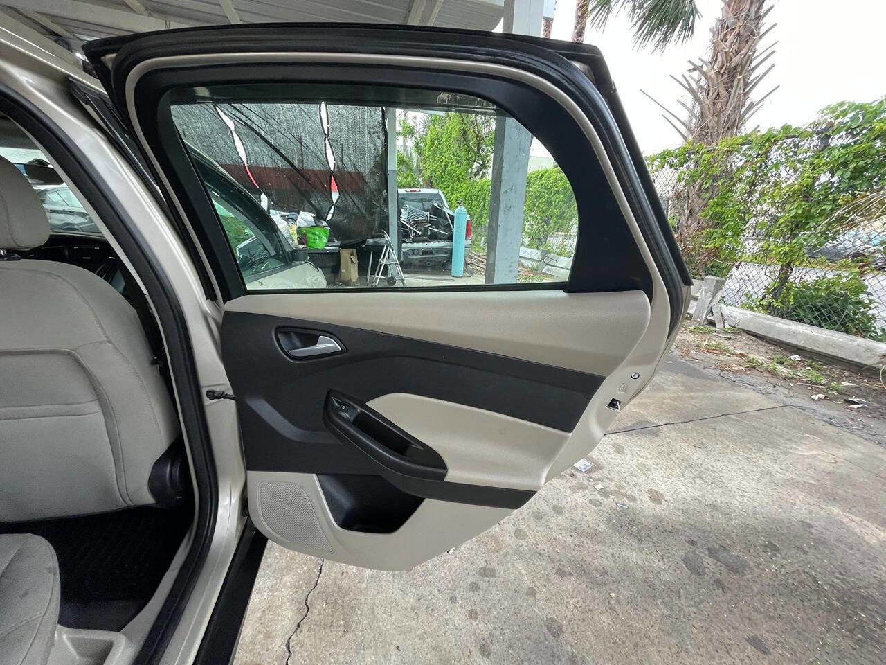Used 2018 Ford Focus SE FWD image 8