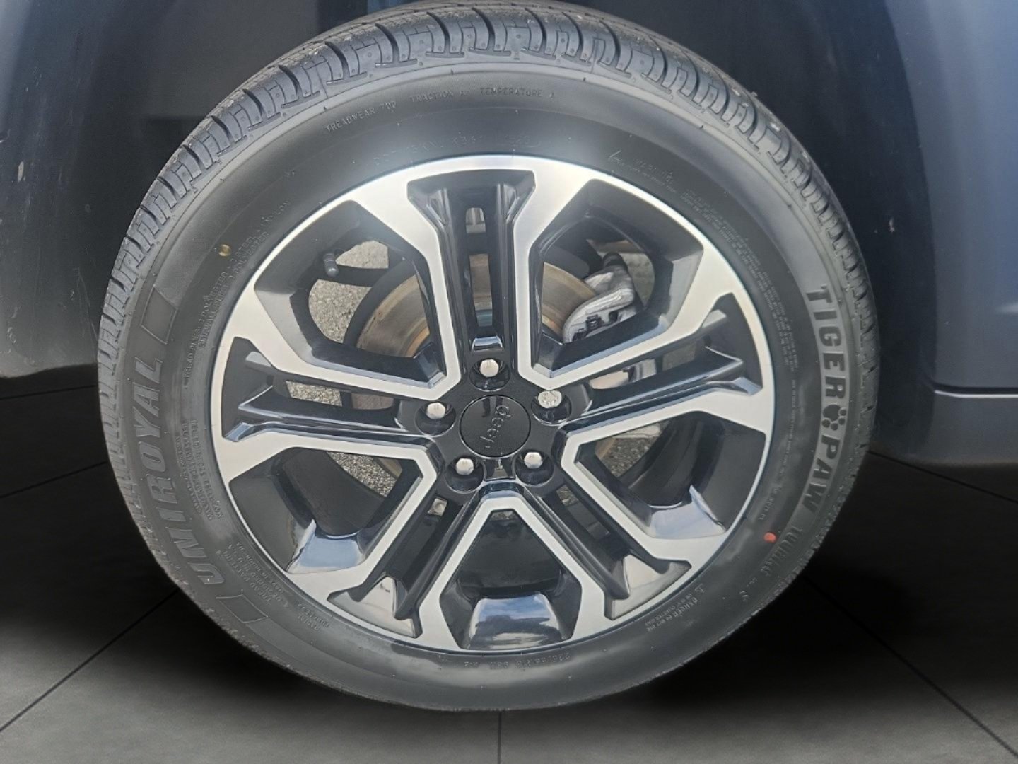 Used 2023 Jeep Compass Limited AWD/4WD image 6