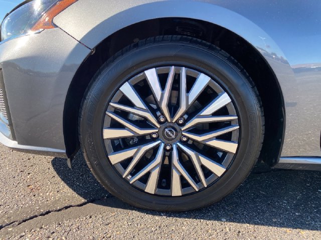 Used 2025 Nissan Altima 2.5 SV FWD image 21