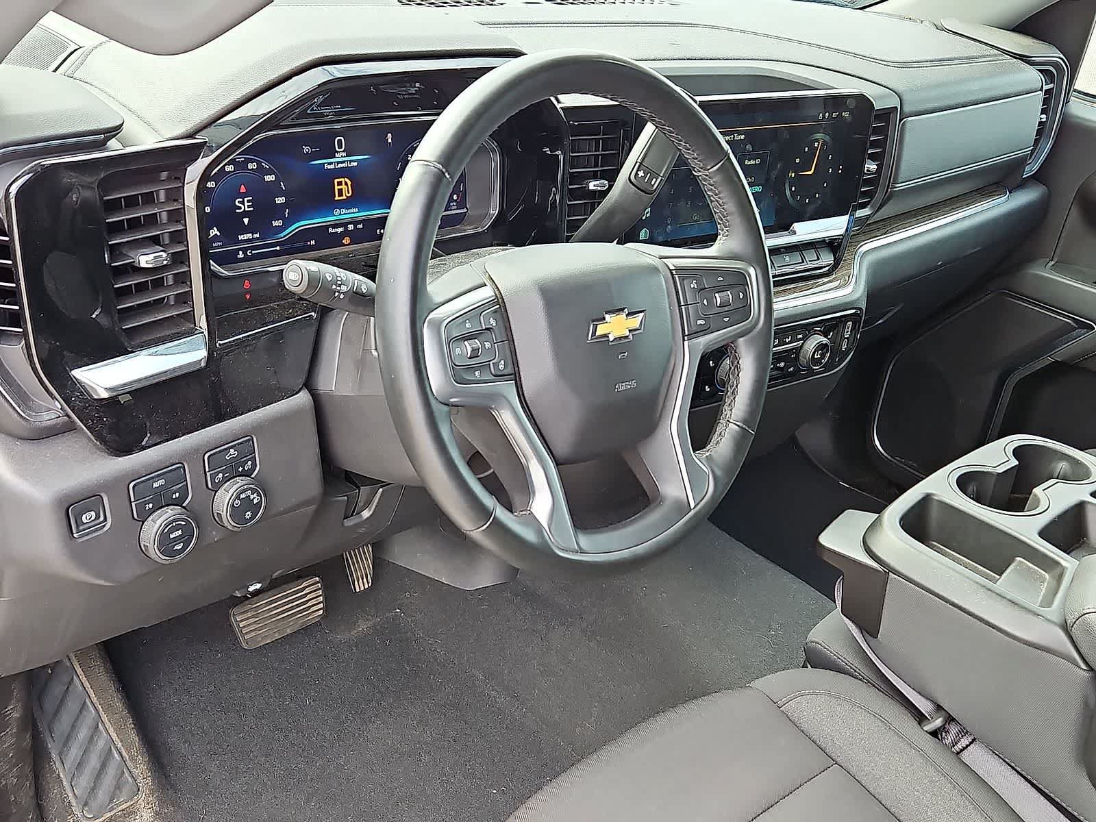 Used 2024 Chevrolet Silverado 1500 LT AWD/4WD image 16