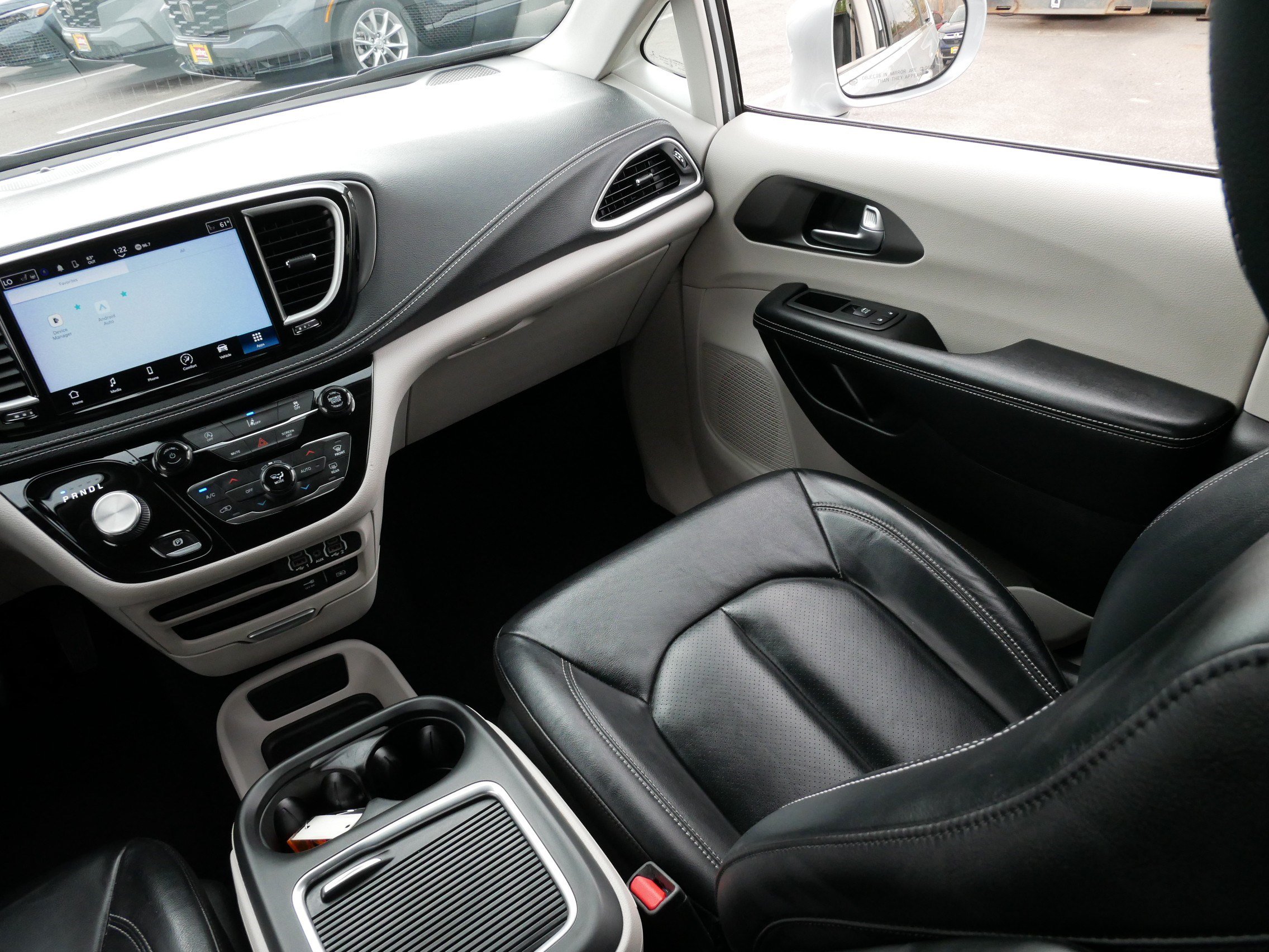 Used 2022 Chrysler Pacifica Touring-L FWD image 11