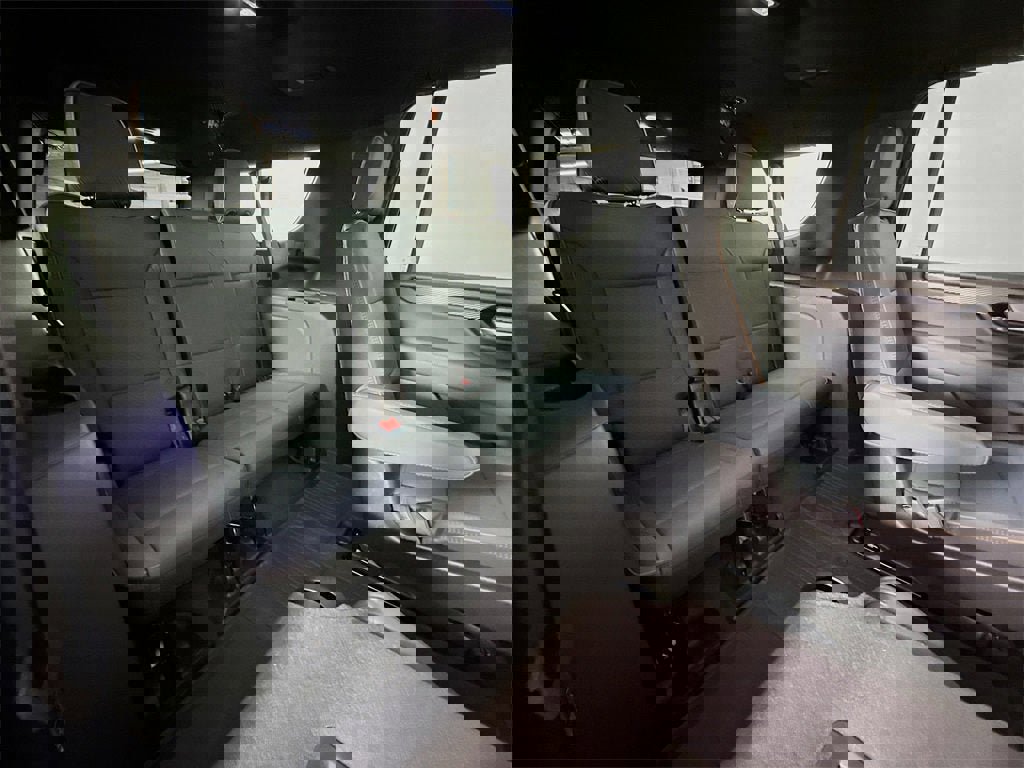New 2026 GMC Yukon XL AT4 w/ AT4 Premium Package image 36