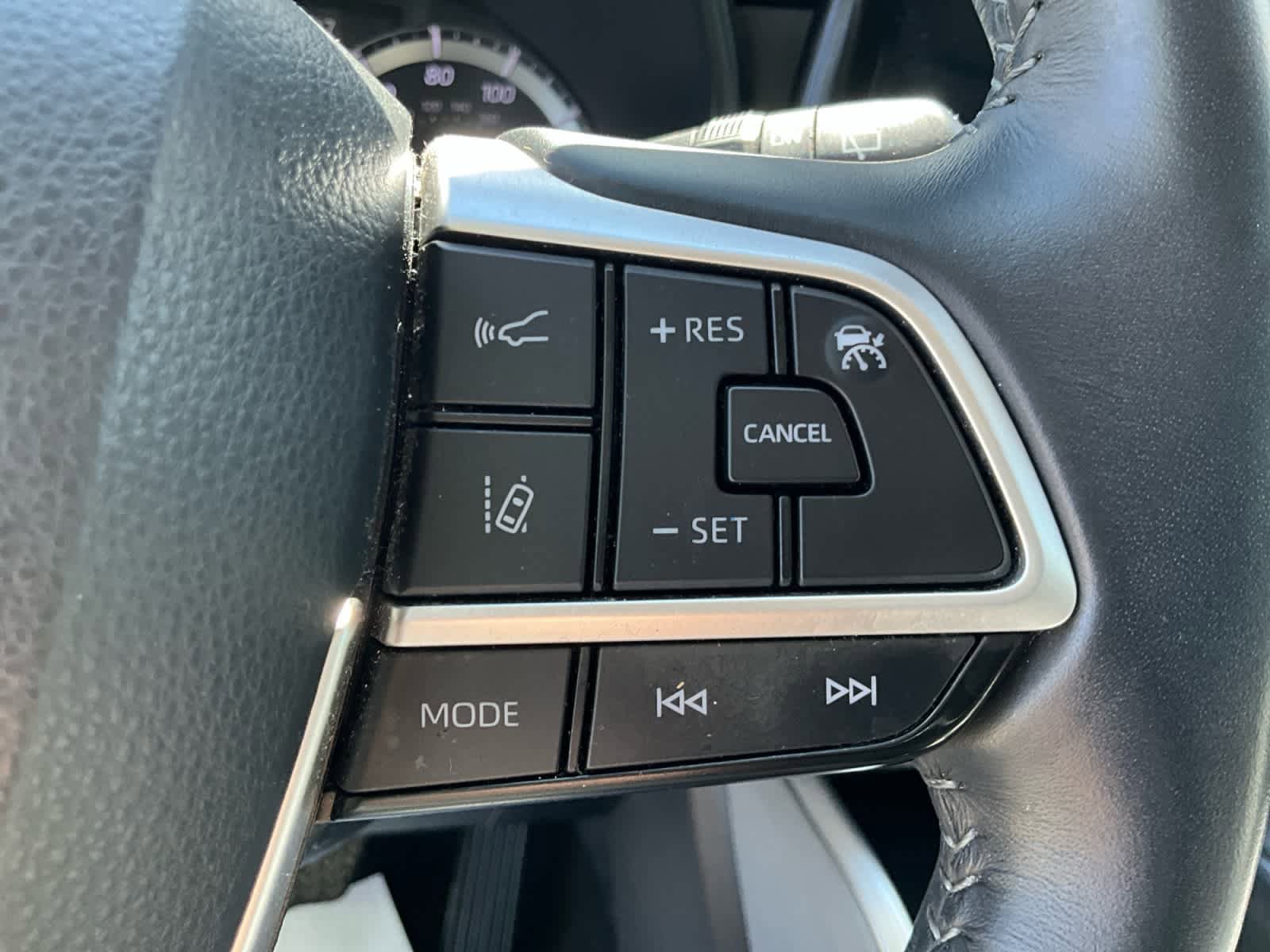 Used 2023 Toyota Highlander LE AWD/4WD image 25