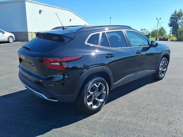 Used 2024 Chevrolet Trax LT w/ Driver Confidence Package image 5