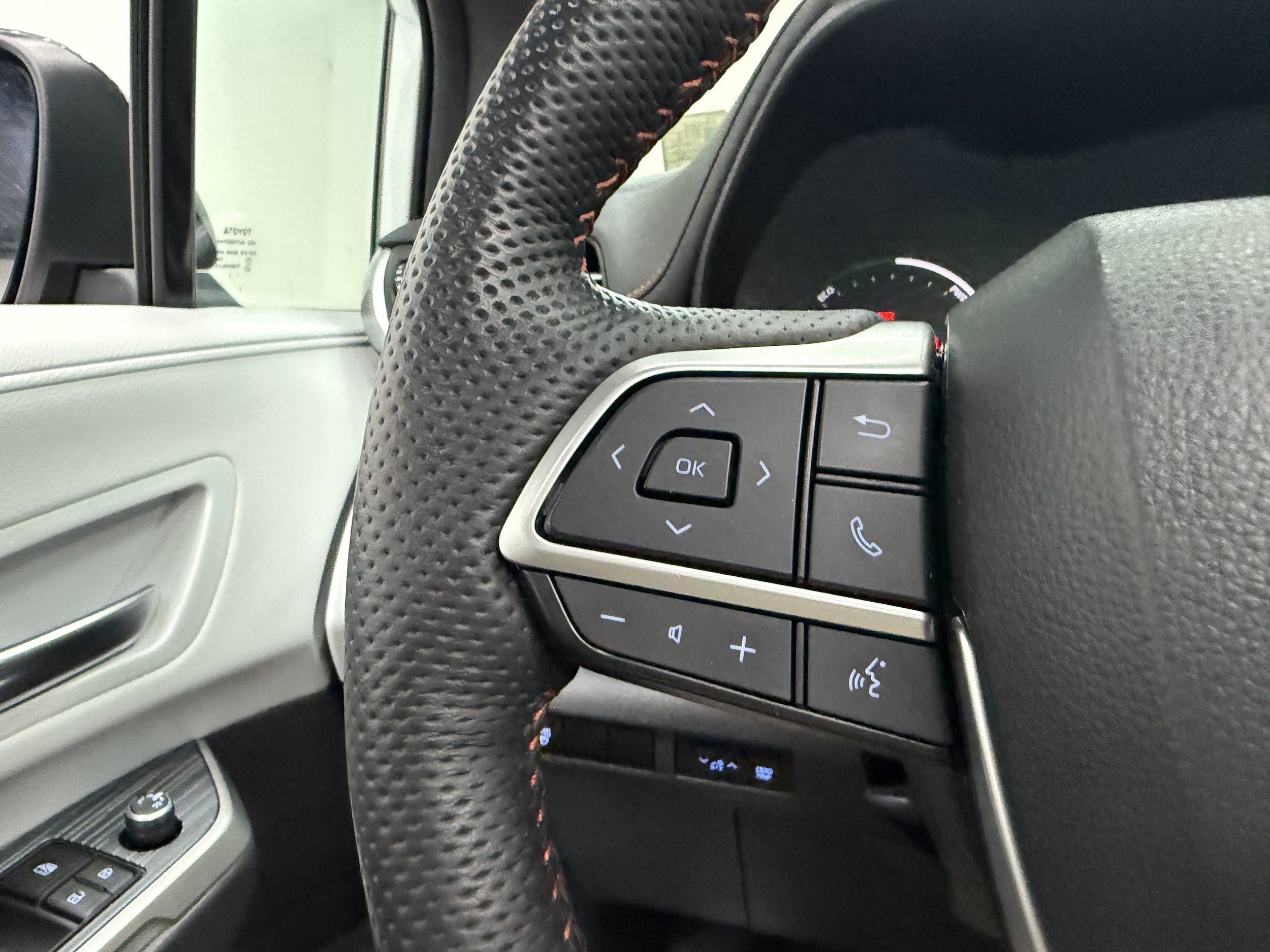 Used 2023 Toyota Sienna XLE FWD image 15