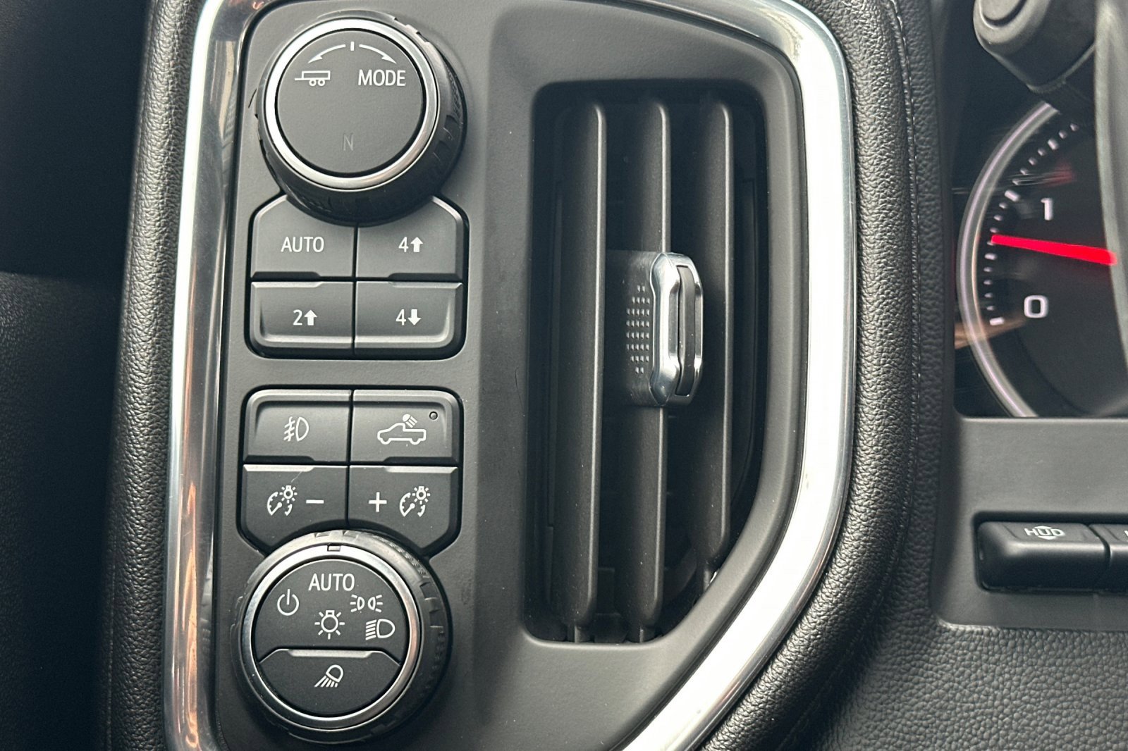 Used 2021 Chevrolet Silverado 2500 LTZ w/ Z71 Chrome Sport Edition image 35