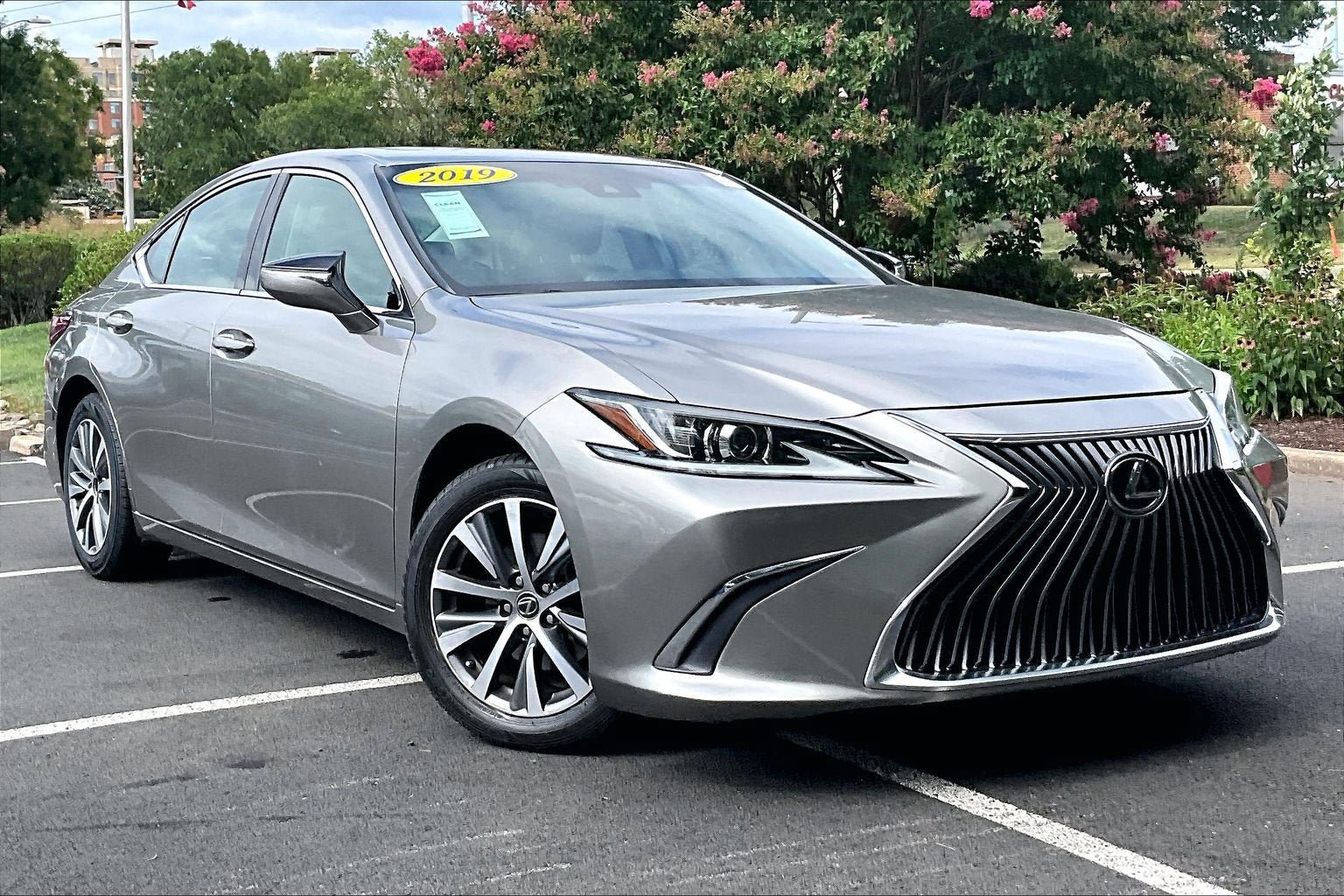 Used 2019 Lexus ES 350 FWD image 2