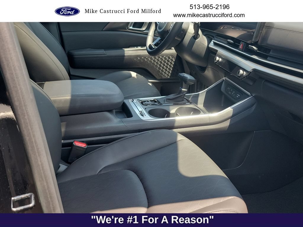 Used 2026 Kia Carnival SX w/ SX Dark Edition Package FWD image 32
