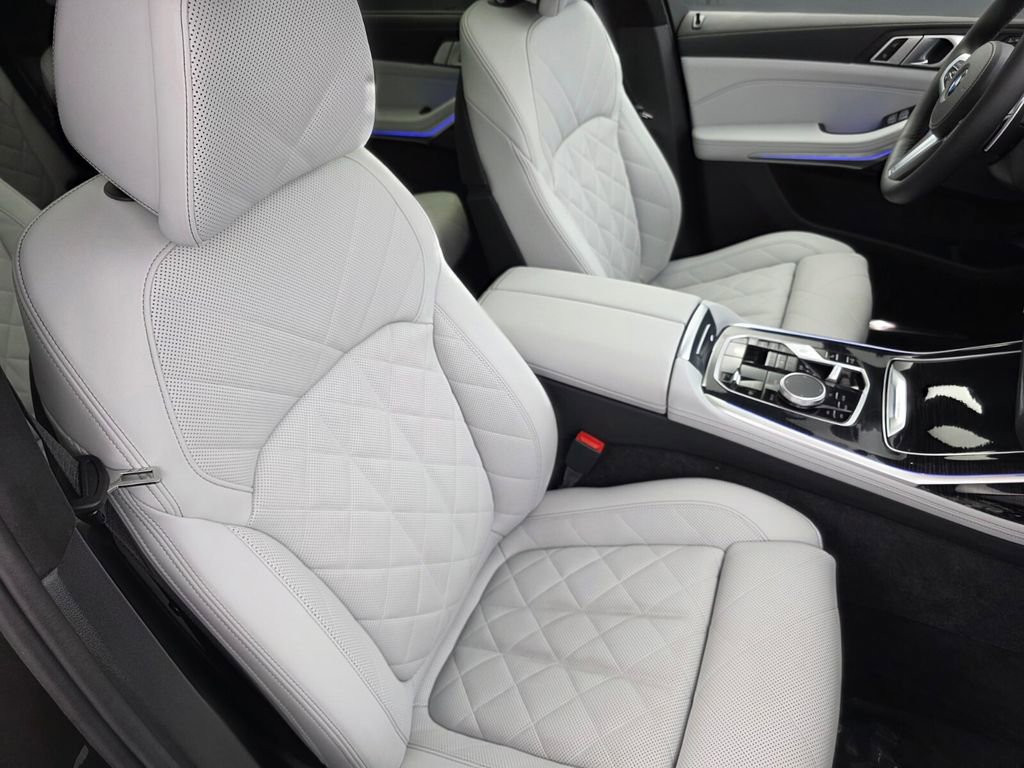 Used 2025 BMW X7 xDrive40i w/ M Sport Package AWD/4WD image 31