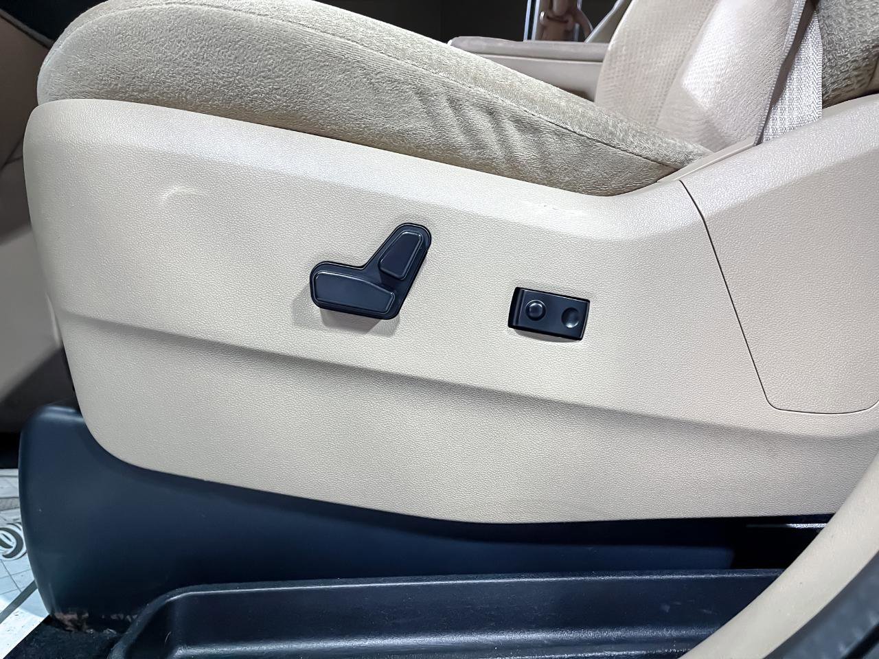 Used 2016 Dodge Grand Caravan SXT image 23