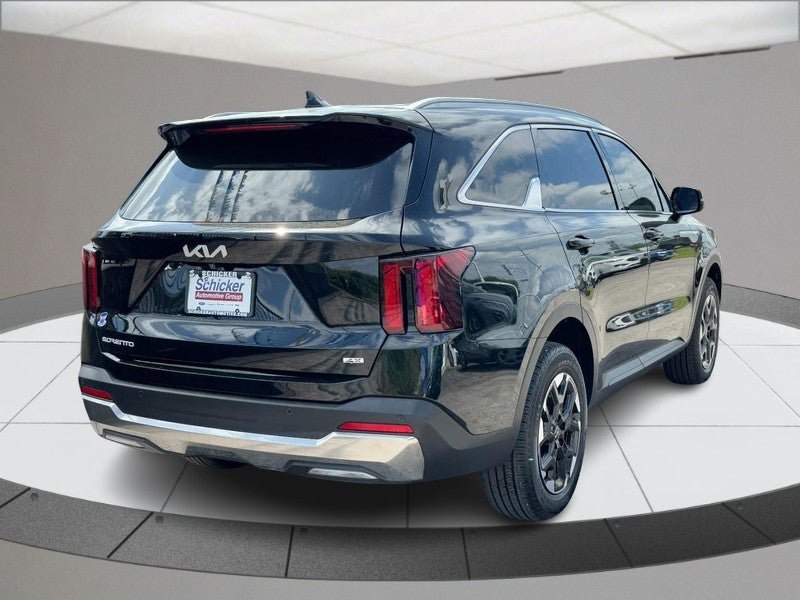 Used 2025 Kia Sorento S AWD/4WD image 3