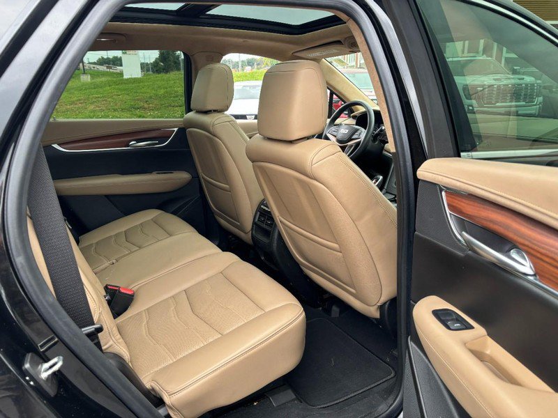Used 2018 Cadillac XT5 Platinum w/ Driver Assist Package AWD/4WD image 12