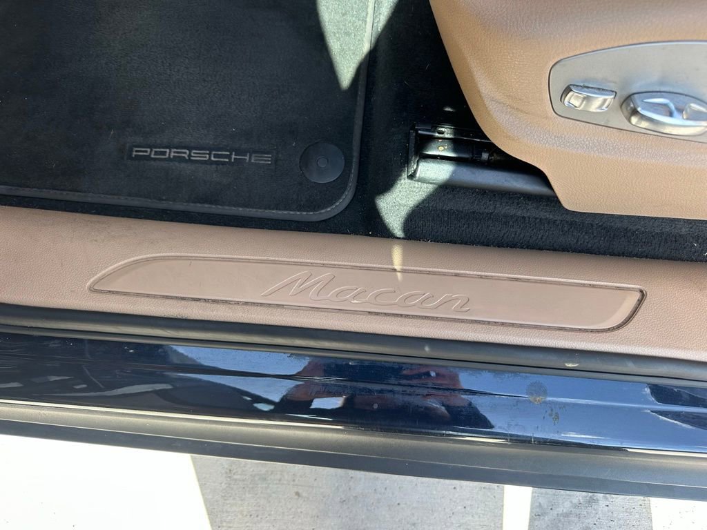 Certified 2020 Porsche Macan AWD/4WD image 23