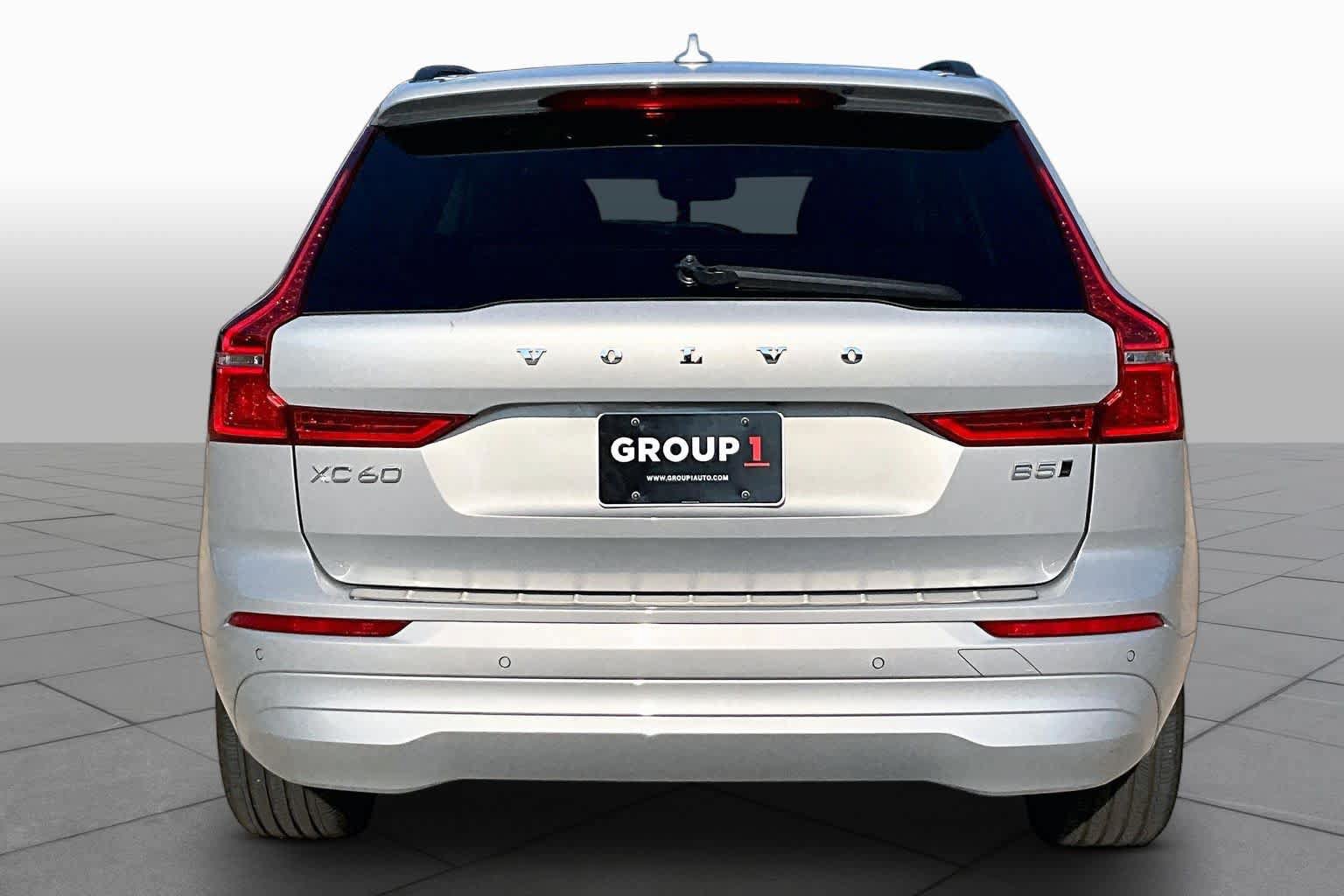 Used 2022 Volvo XC60 B5 Momentum w/ Protection Package Premier AWD/4WD image 4