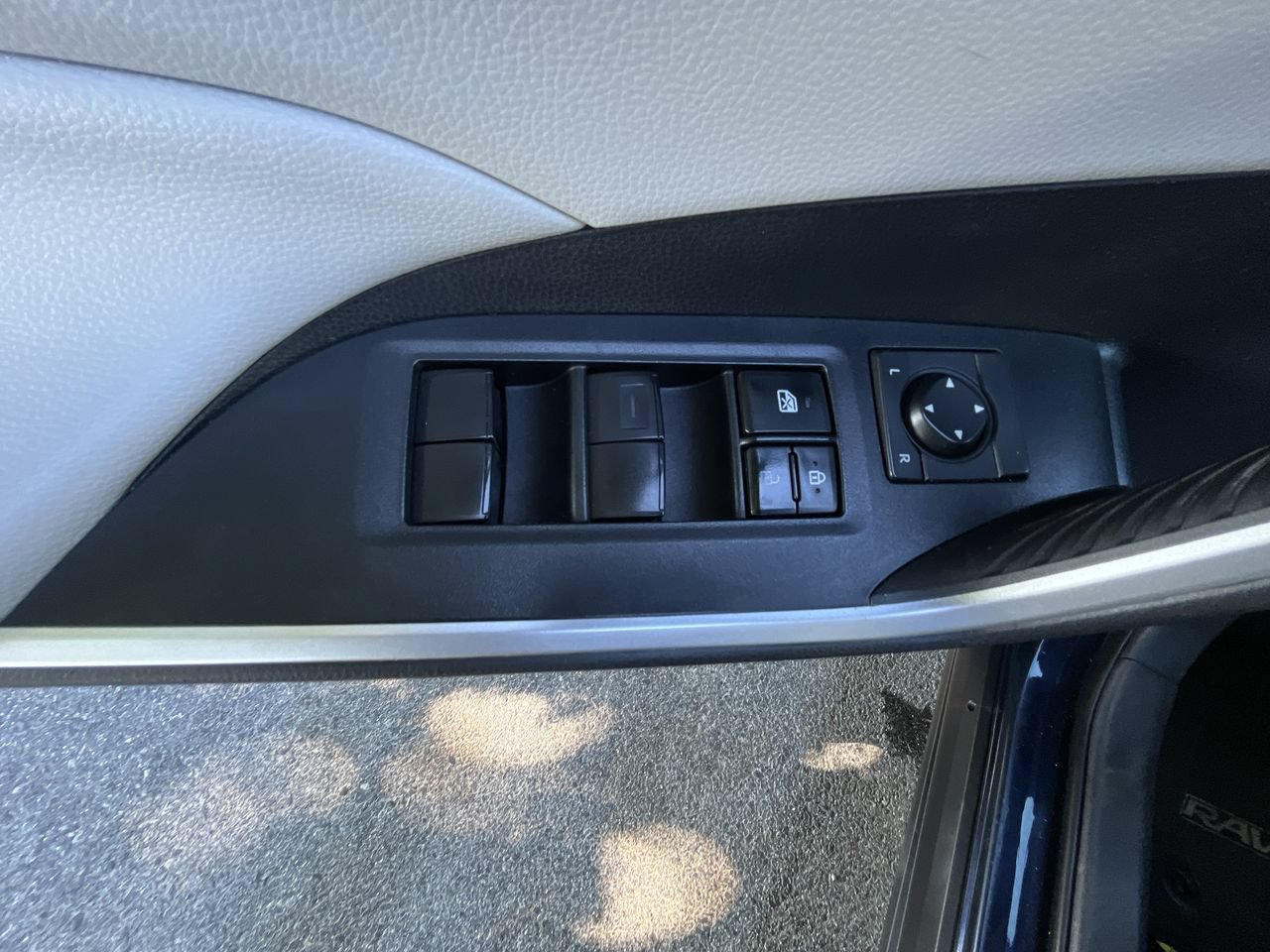 Used 2019 Toyota RAV4 XLE w/ Carpet Mat Package AWD/4WD image 4