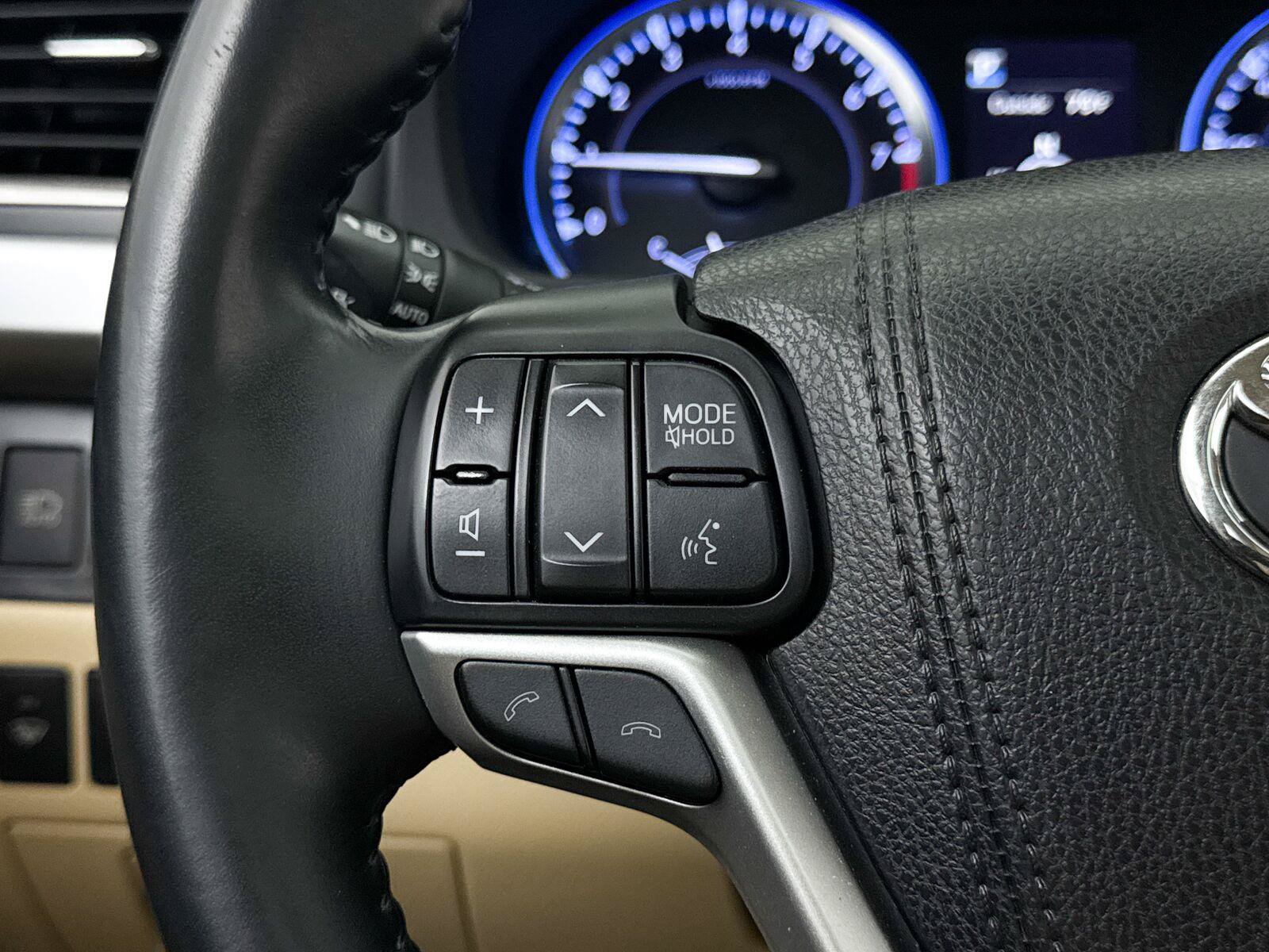 Used 2018 Toyota Highlander XLE FWD image 29