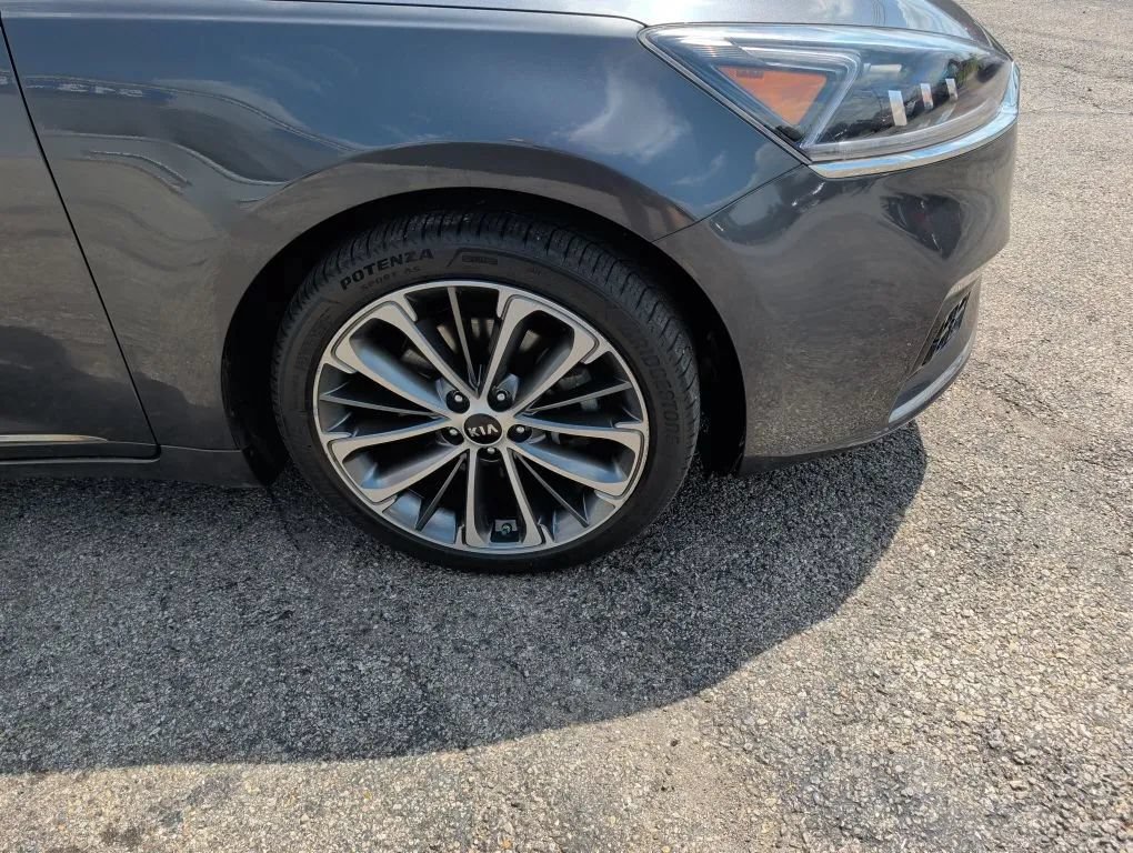 Used 2019 Kia Cadenza Technology FWD image 14