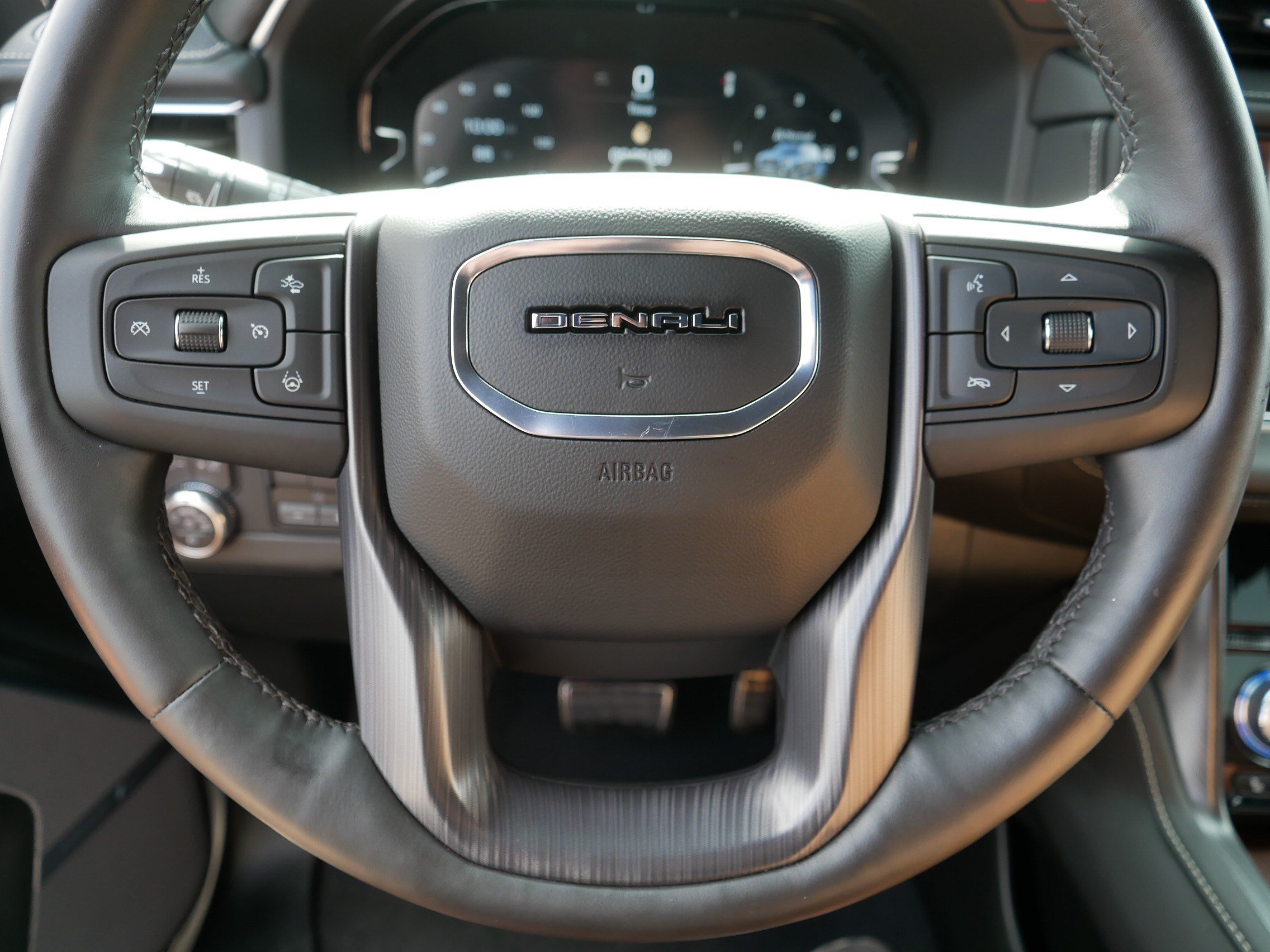 Used 2023 GMC Yukon Denali Ultimate w/ LPO, Floor Liner Package AWD/4WD image 25
