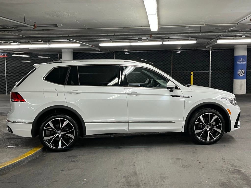 Used 2022 Volkswagen Tiguan SEL R-Line image 38