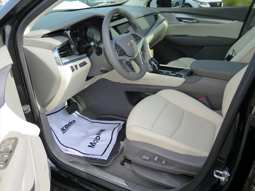 New 2025 Cadillac XT5 Premium Luxury w/ Technology Package image 9