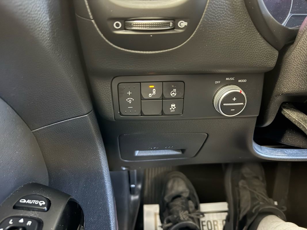 Used 2018 Kia Soul ! w/ Tech Package FWD image 35