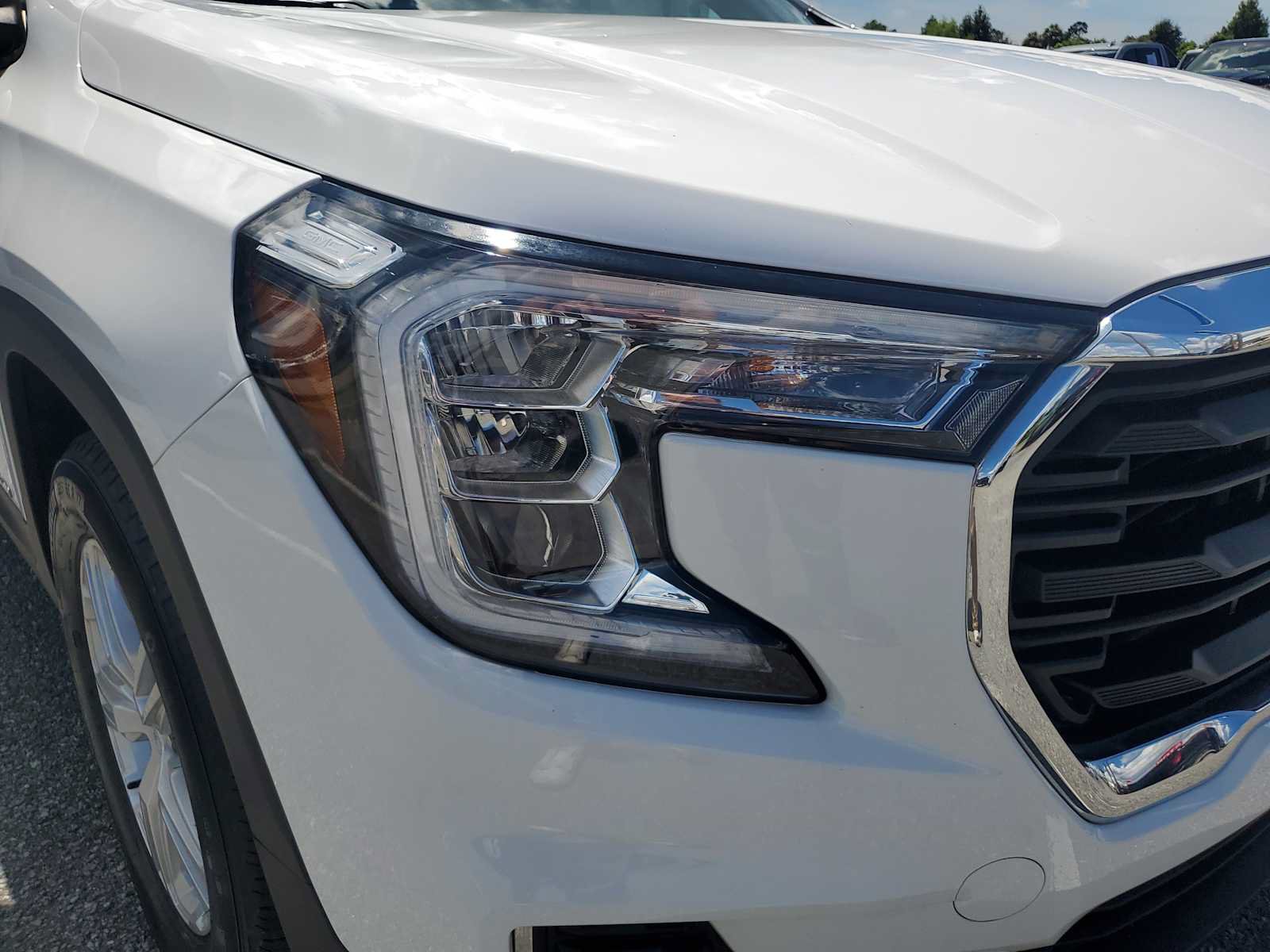Used 2023 GMC Terrain SLE w/ Driver Convenience Package FWD image 11