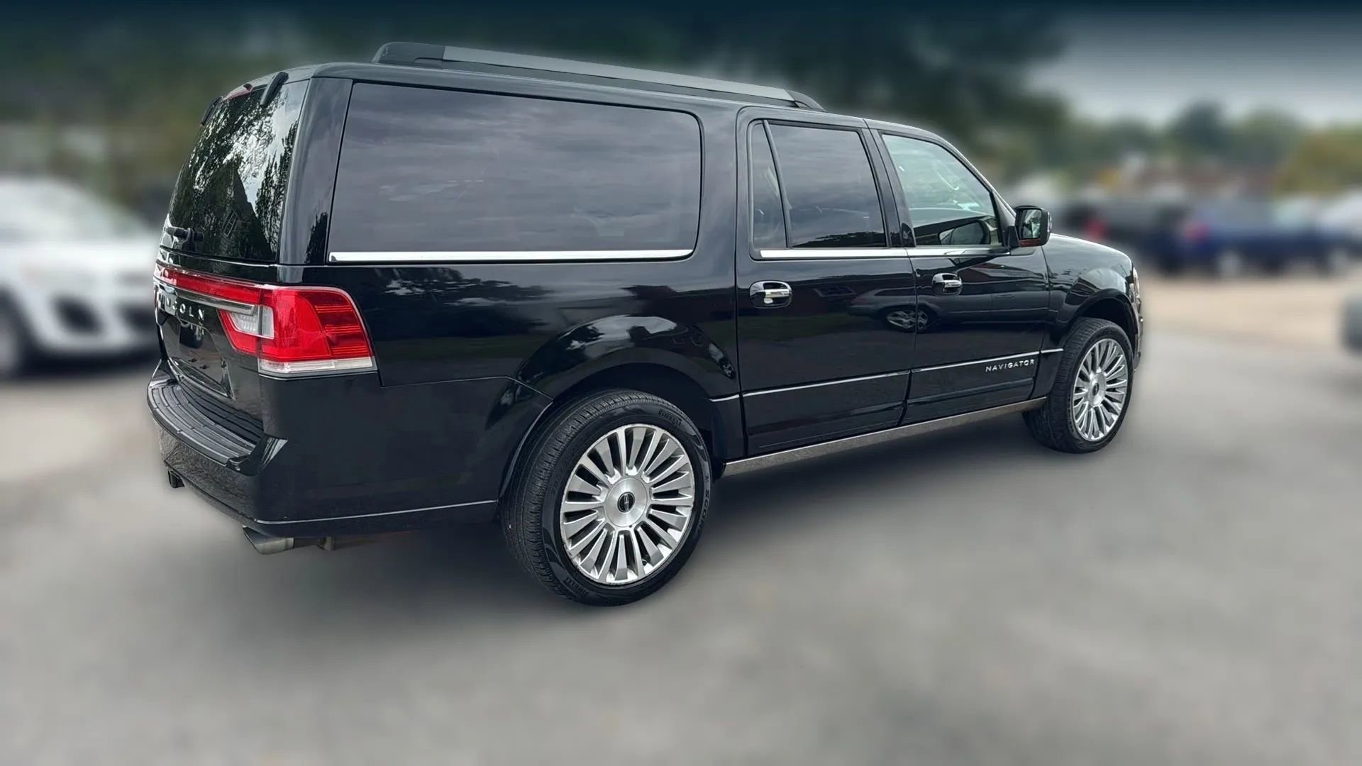 Used 2017 Lincoln Navigator L Reserve image 5