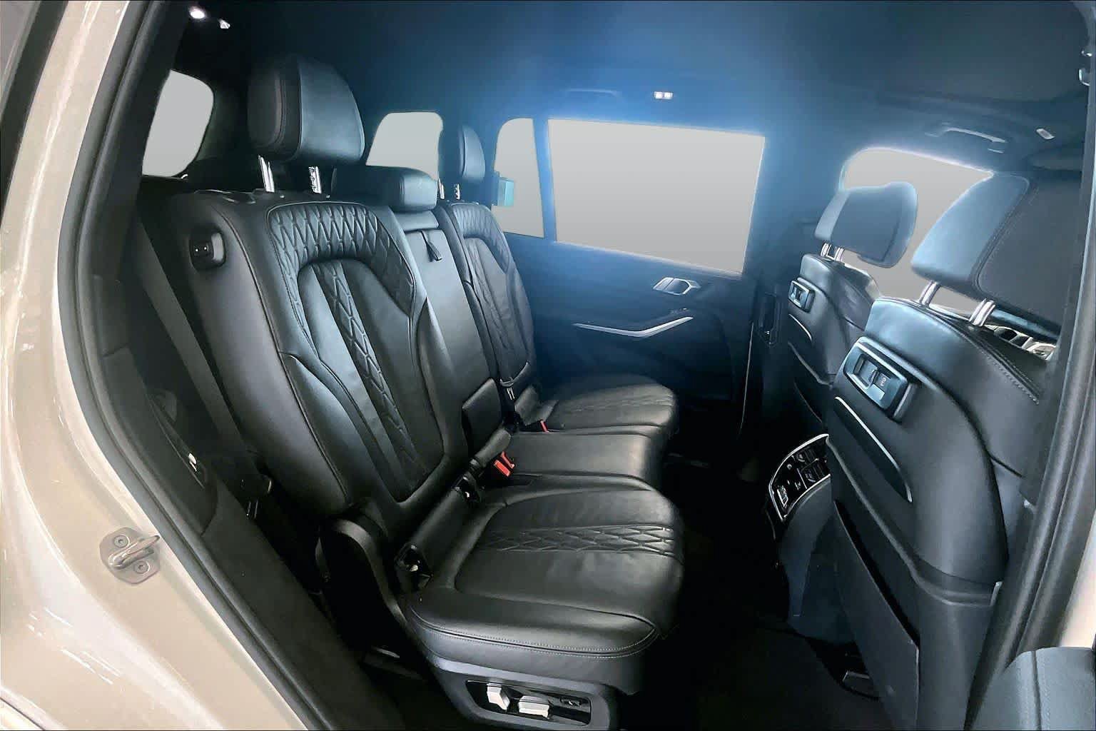 Used 2021 BMW X7 xDrive40i w/ M Sport Package AWD/4WD image 19