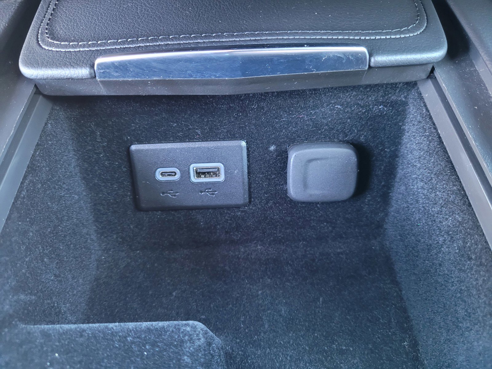 Certified 2024 Cadillac XT4 Premium Luxury image 19