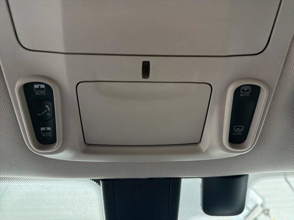 Used 2020 Chrysler Pacifica Limited FWD image 59