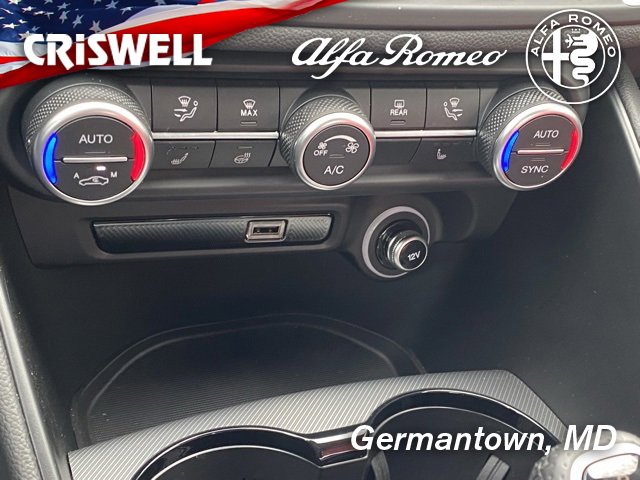 New 2025 Alfa Romeo Giulia AWD image 31