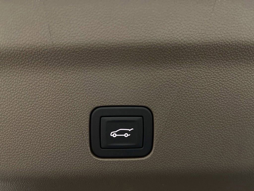 Used 2024 GMC Yukon XL Denali w/ Advanced Technology Package image 30