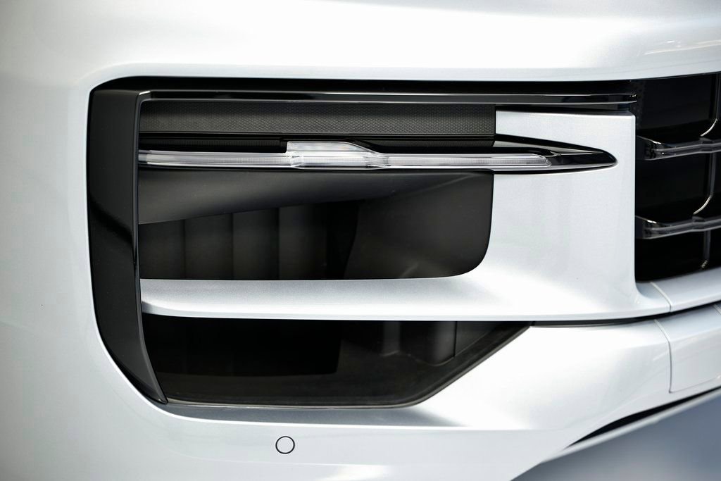 Certified 2025 Porsche Cayenne AWD/4WD image 18