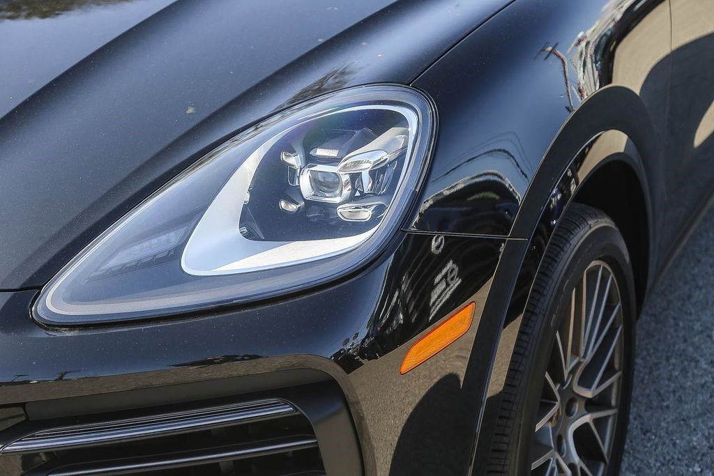 Used 2023 Porsche Cayenne Platinum Edition image 7
