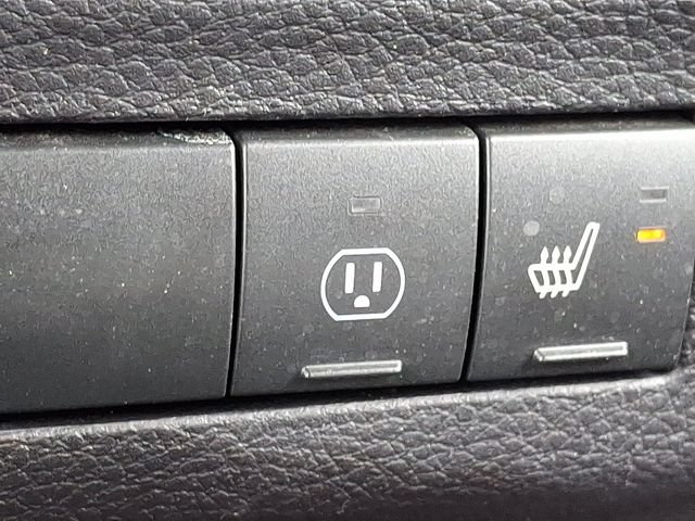 Used 2017 Jeep Wrangler Unlimited Sahara w/ Connectivity Group AWD/4WD image 24