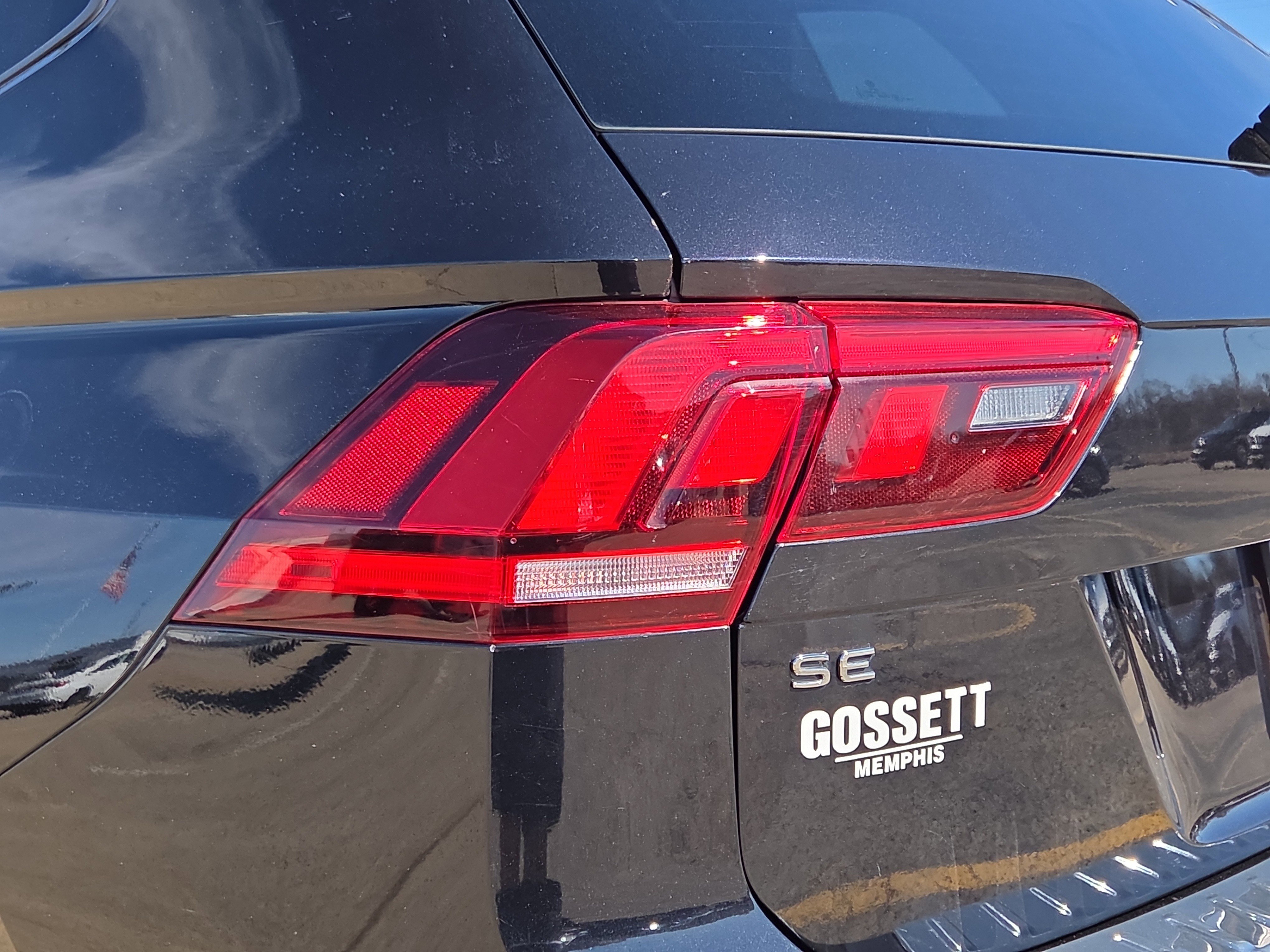 Used 2022 Volkswagen Tiguan SE R-Line image 7