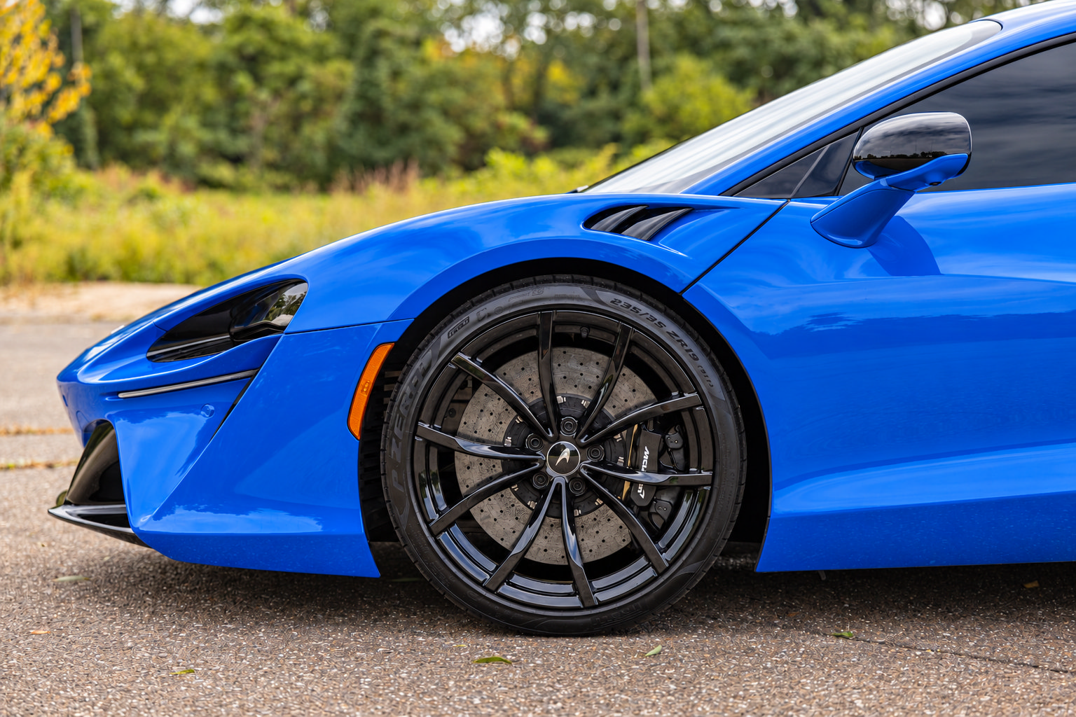 Used 2024 McLaren Artura RWD image 9