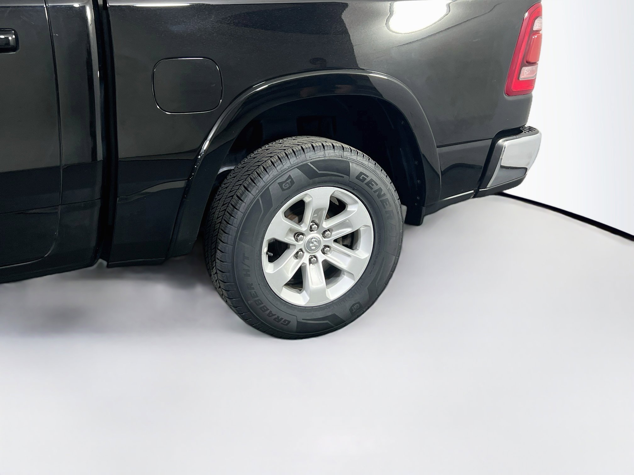 Used 2022 RAM 1500 Laramie AWD/4WD image 30
