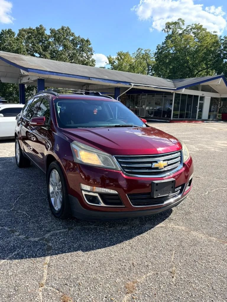 Used 2015 Chevrolet Traverse LT w/ Style and Technology Package FWD image 3