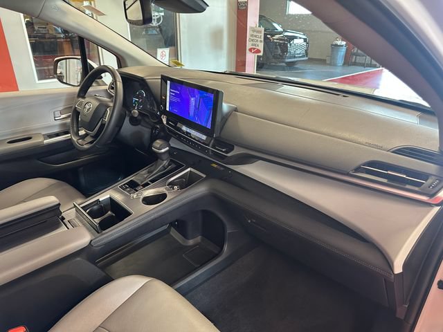 Certified 2025 Toyota Sienna XLE AWD/4WD image 16