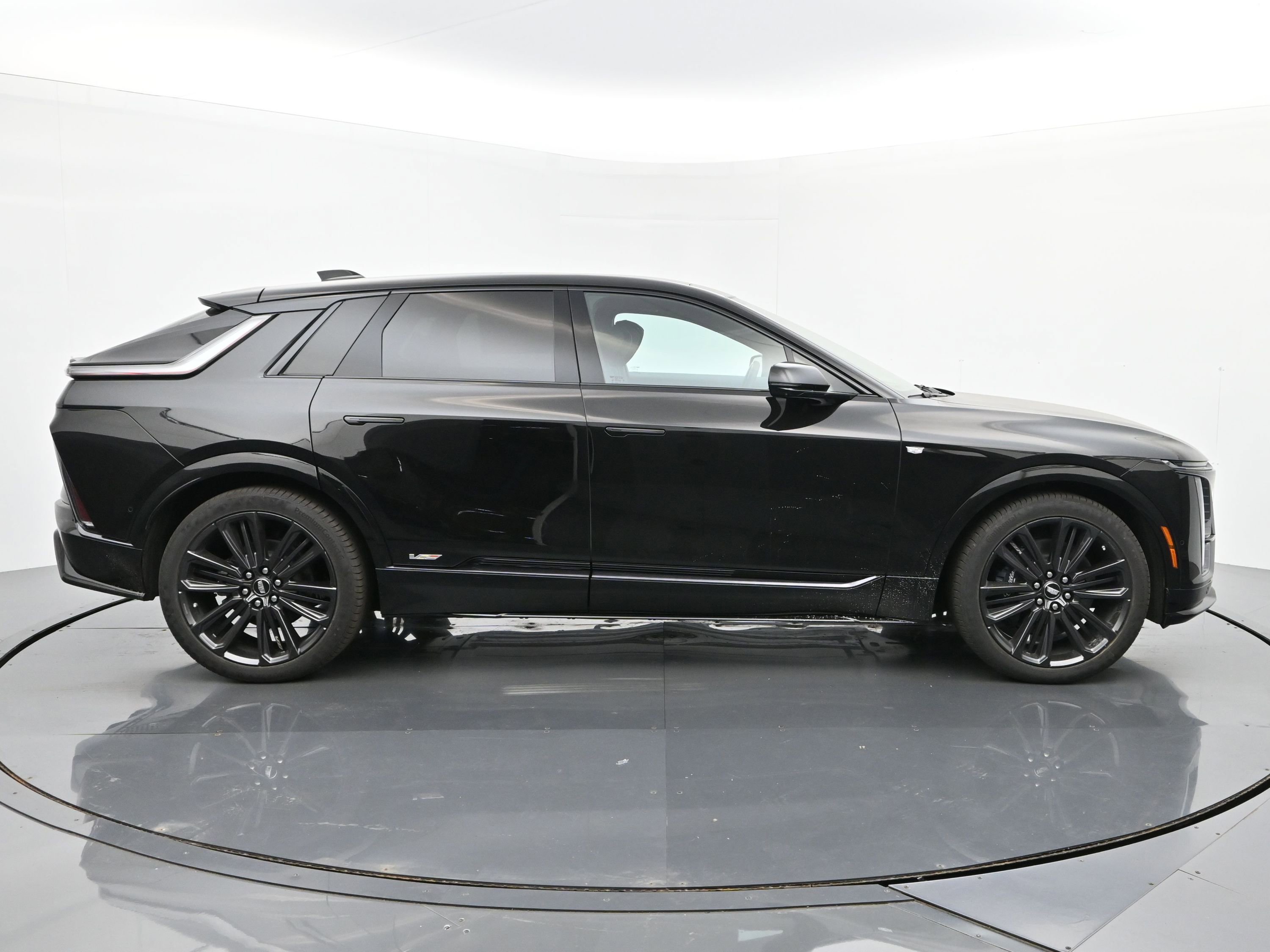 New 2026 Cadillac Lyriq V image 6