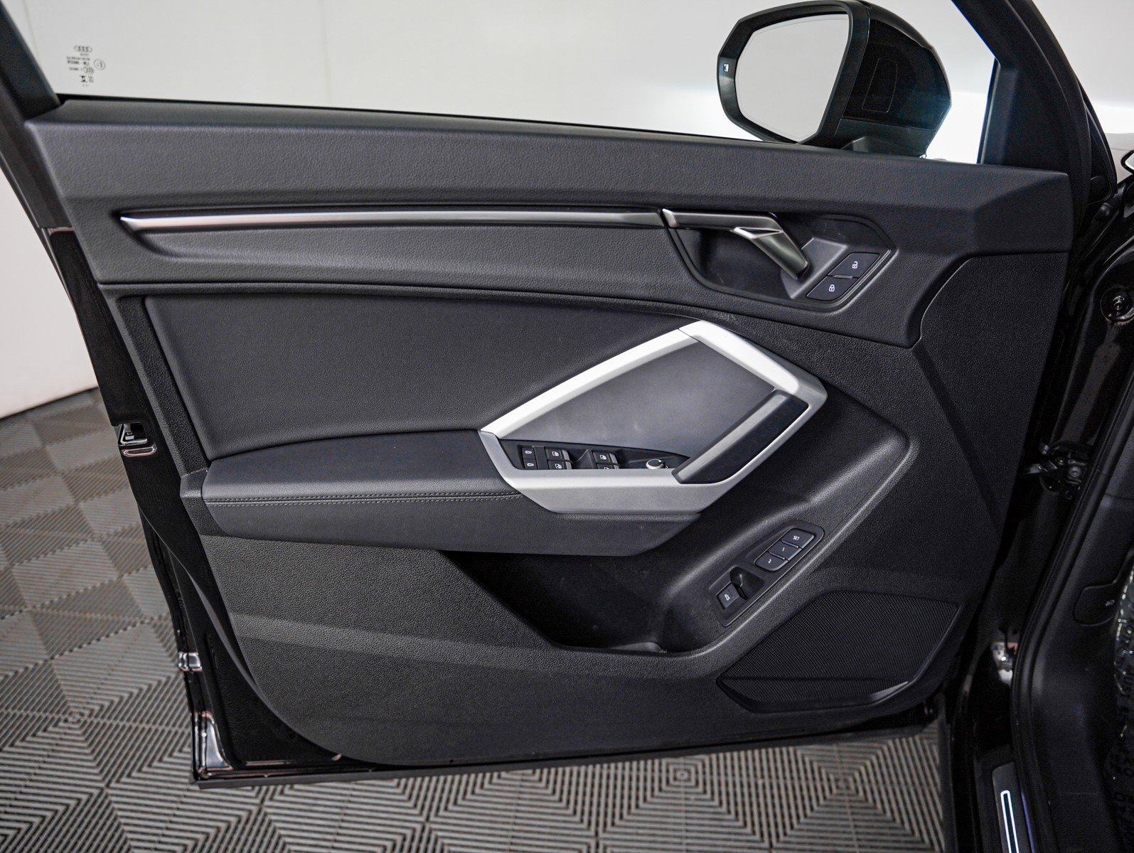 Used 2024 Audi Q3 2.0T Premium image 23