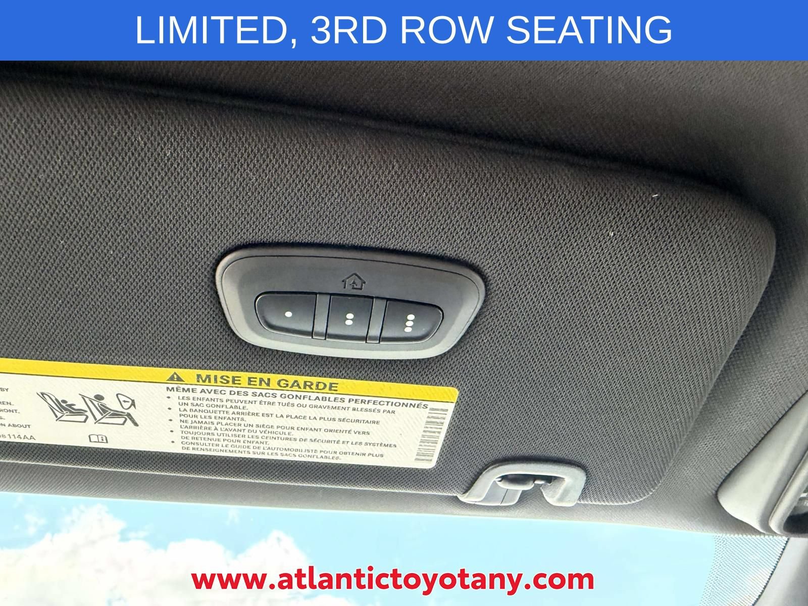 Used 2025 Chrysler Pacifica Limited FWD image 38