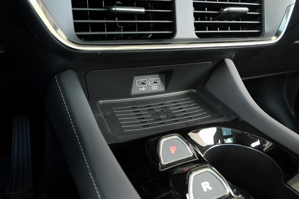 New 2025 VinFast VF 8 Plus image 25