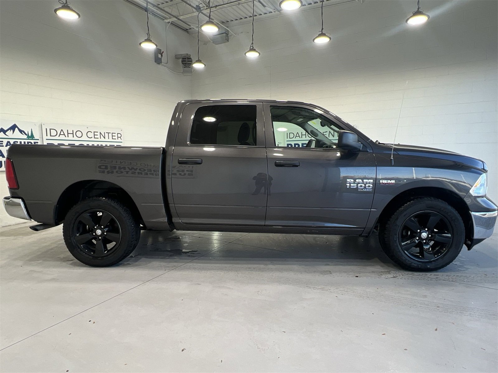 Used 2023 RAM 1500 Classic SLT image 9