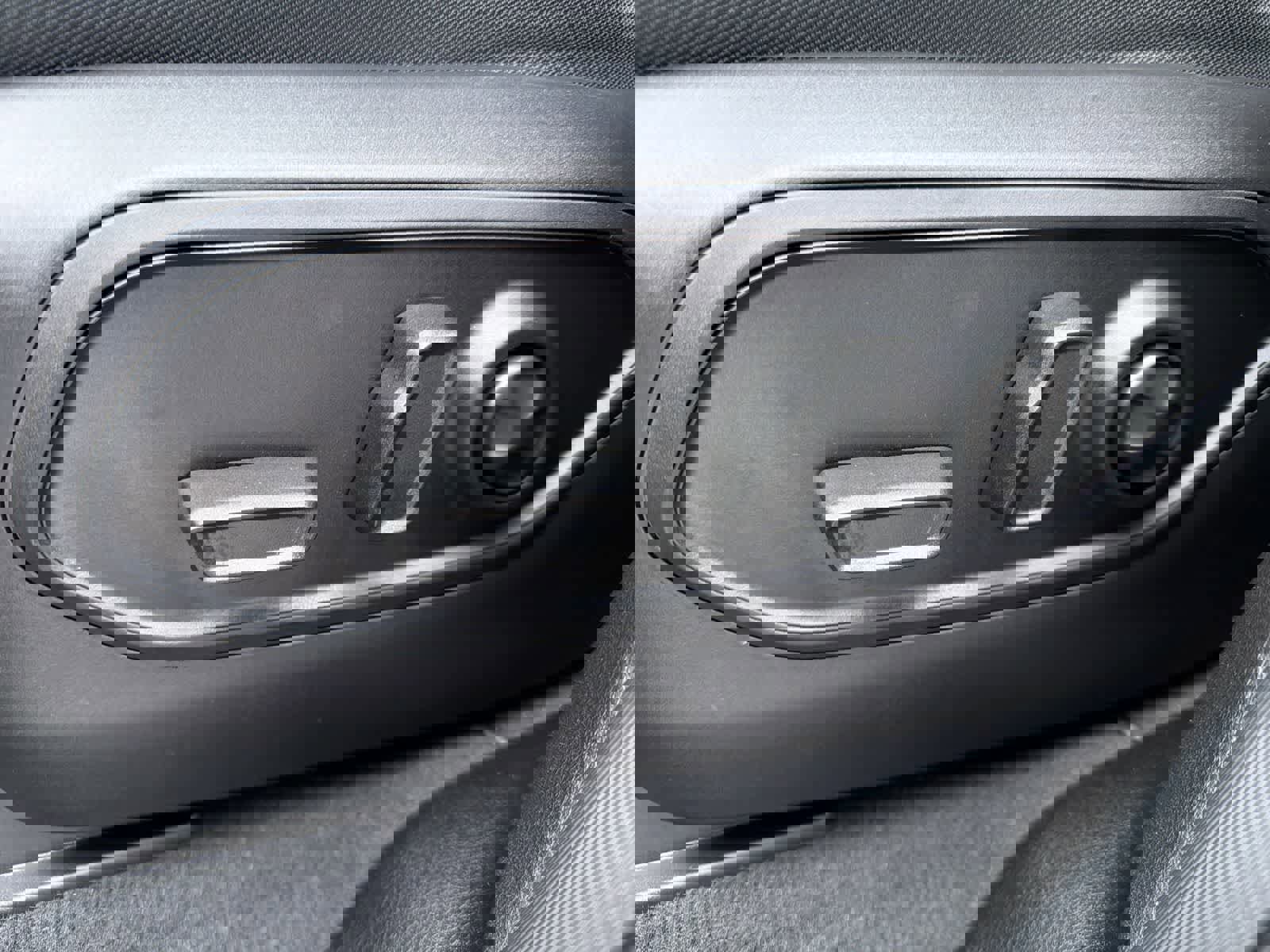 Used 2025 Jeep Grand Cherokee Laredo X image 18