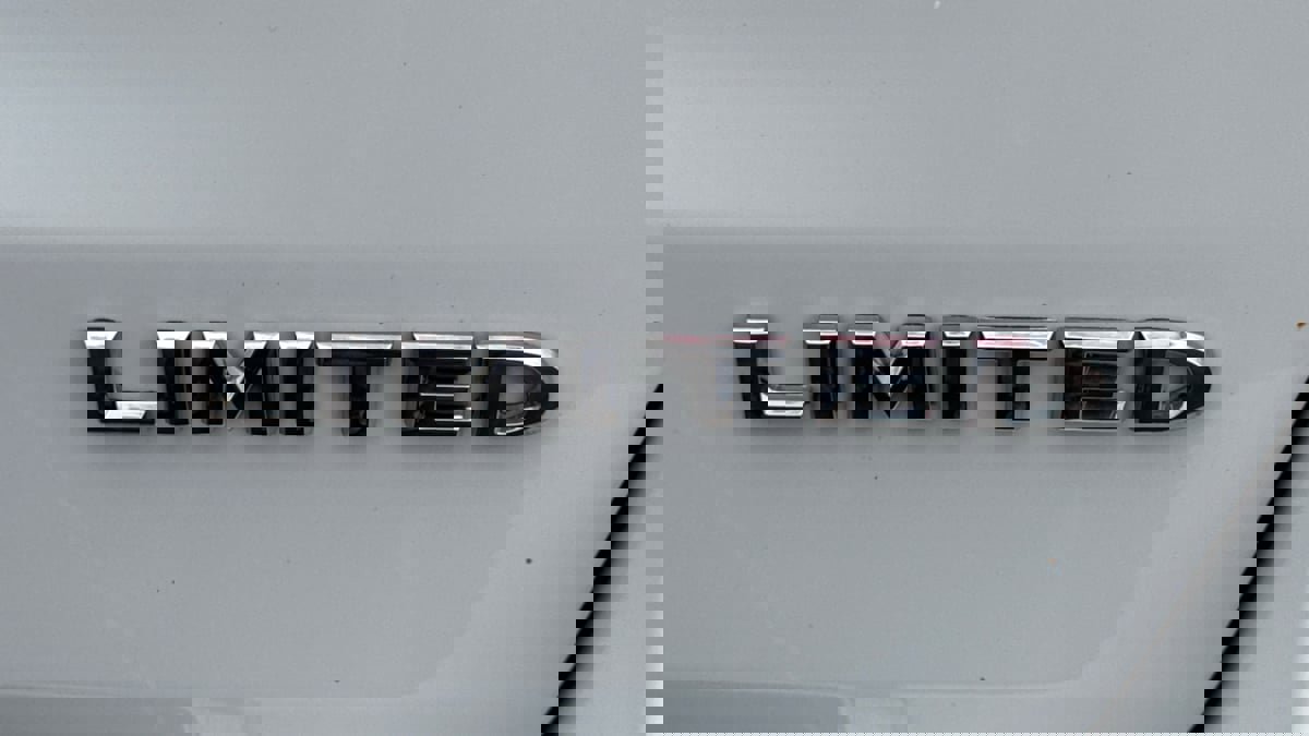 Used 2022 Jeep Grand Cherokee Limited image 25