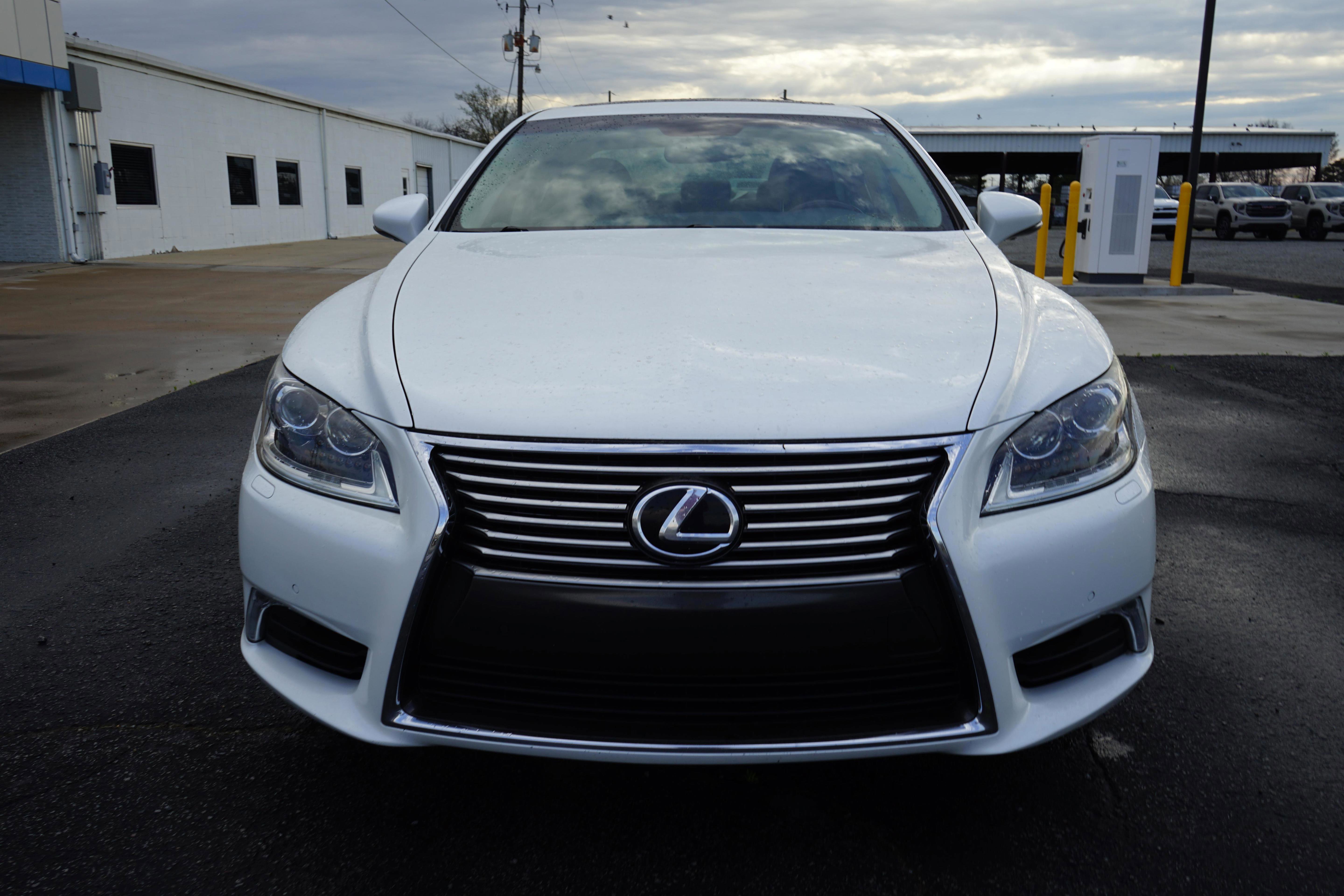 Used 2014 Lexus LS 460 w/ Comfort Package image 8