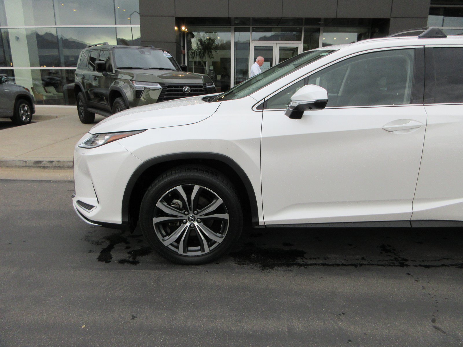 Used 2021 Lexus RX 450hL AWD w/ Premium Package image 2